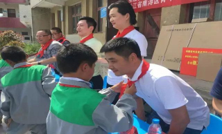 建設希望小學，參與青少年公益活動